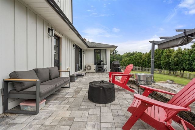 33 Putnam Hill Rd, Sutton, MA 01590