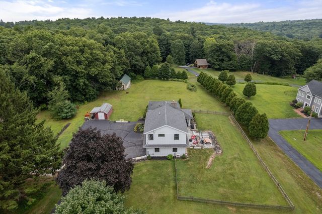 33 Putnam Hill Rd, Sutton, MA 01590