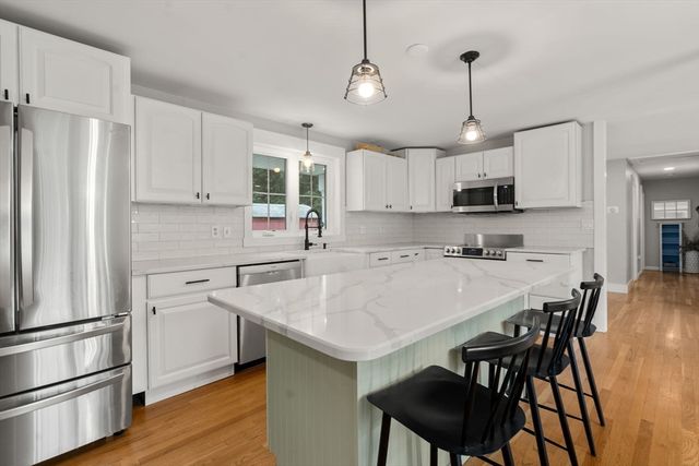 33 Putnam Hill Rd, Sutton, MA 01590