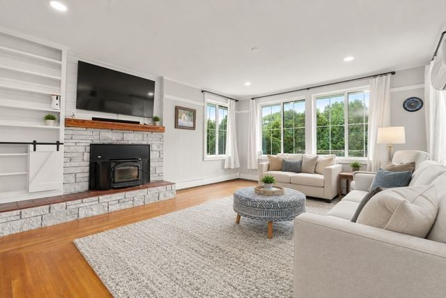 33 Putnam Hill Rd, Sutton, MA 01590