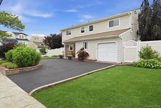 2461 Riviera Lane, Bellmore, NY 11710
