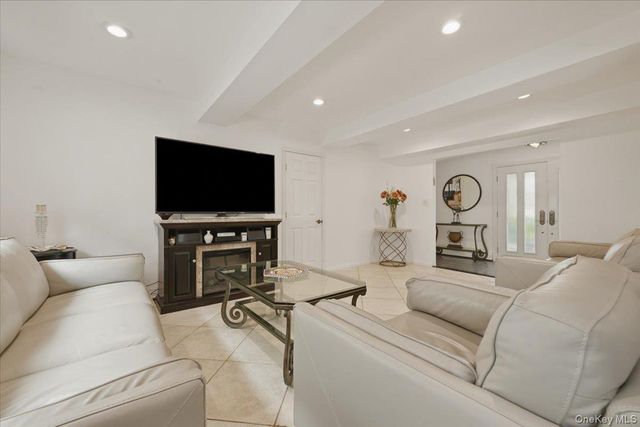 2461 Riviera Lane, Bellmore, NY 11710