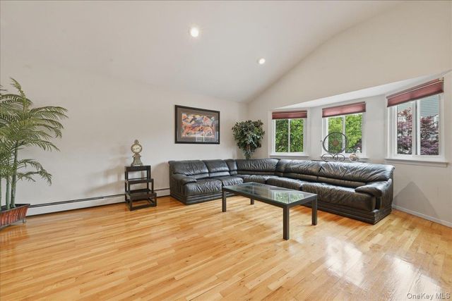 2461 Riviera Lane, Bellmore, NY 11710