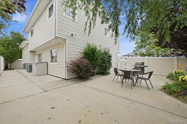 2461 Riviera Lane, Bellmore, NY 11710