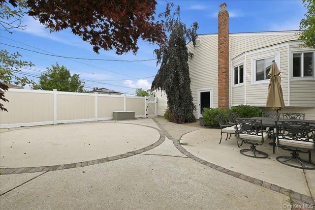 2461 Riviera Lane, Bellmore, NY 11710