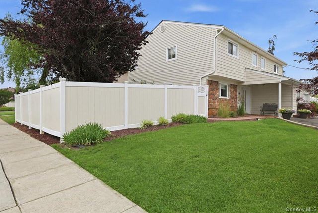 2461 Riviera Lane, Bellmore, NY 11710