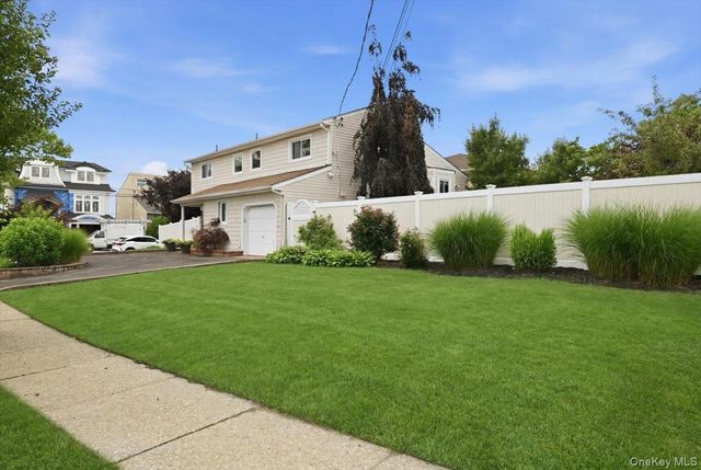 2461 Riviera Lane, Bellmore, NY 11710