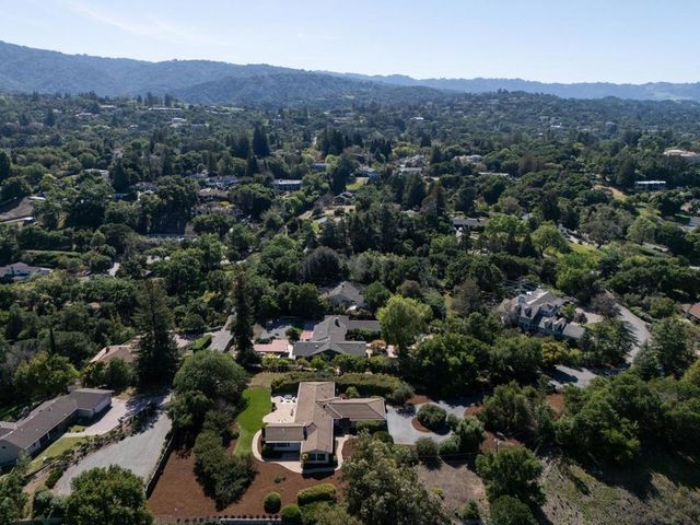 27133 Adonna Court, Los Altos Hills, CA 94022