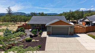 202 White Oak Way, Shady Cove, OR 97539