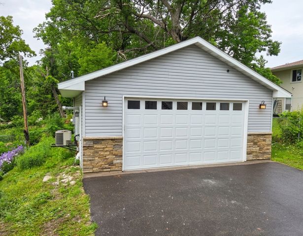 1844 E Shore Drive, Maplewood, MN 55109