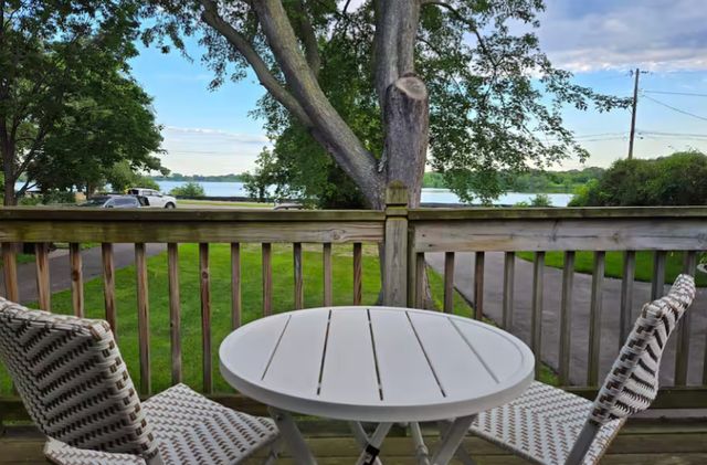 1844 E Shore Drive, Maplewood, MN 55109