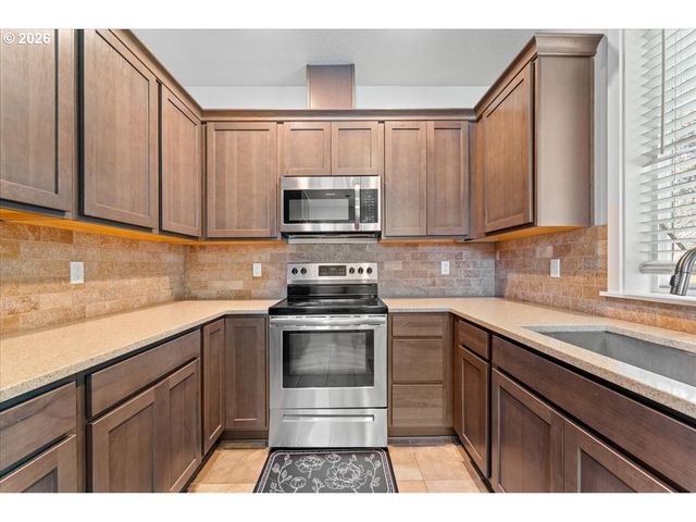 15667 Se RAINIER Ave, Clackamas, OR 97015