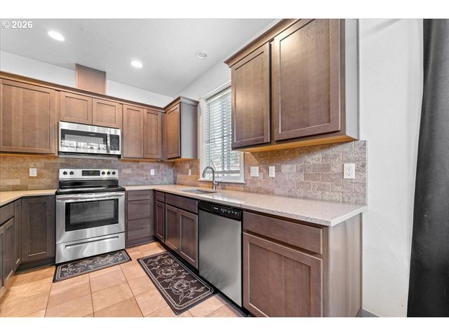15667 Se RAINIER Ave, Clackamas, OR 97015