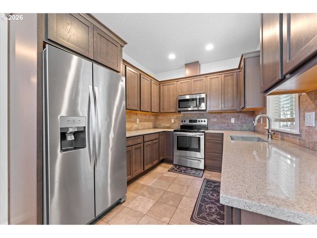 15667 Se RAINIER Ave, Clackamas, OR 97015