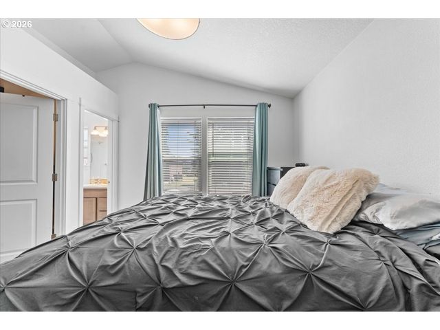 15667 Se RAINIER Ave, Clackamas, OR 97015
