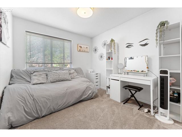 15667 Se RAINIER Ave, Clackamas, OR 97015