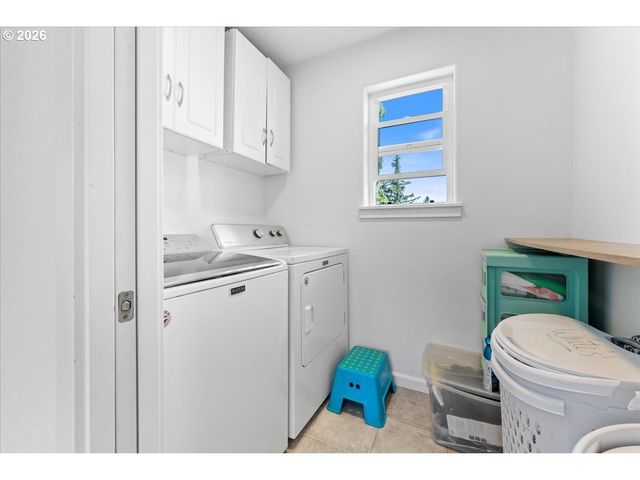 15667 Se RAINIER Ave, Clackamas, OR 97015