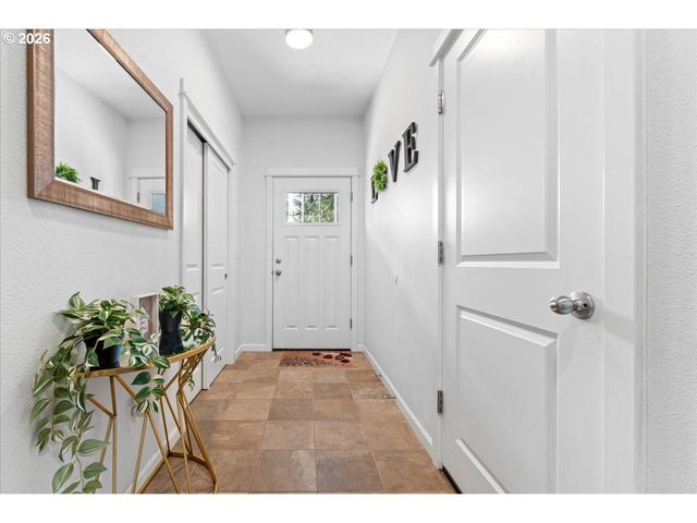 15667 Se RAINIER Ave, Clackamas, OR 97015