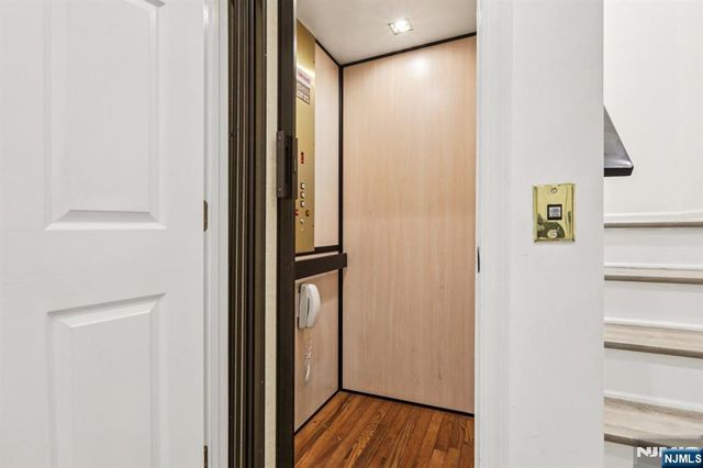 22 Lydia, Guttenberg, NJ 07093