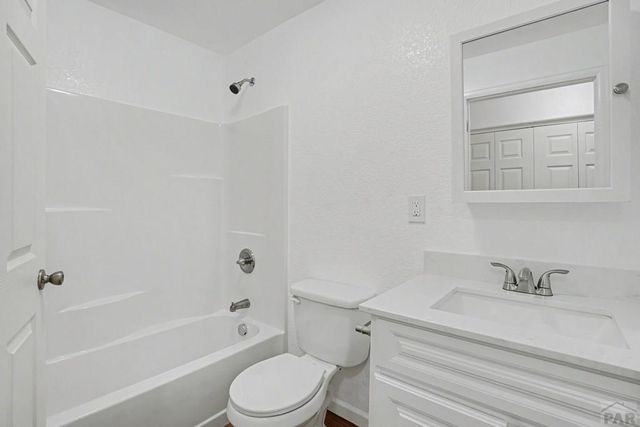 209 James St, Avondale, CO 81022