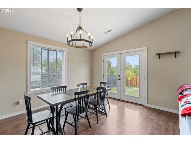 409 S STATE St, Sutherlin, OR 97479