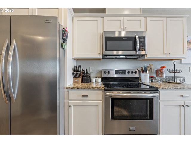 409 S STATE St, Sutherlin, OR 97479