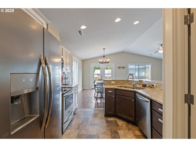 409 S STATE St, Sutherlin, OR 97479