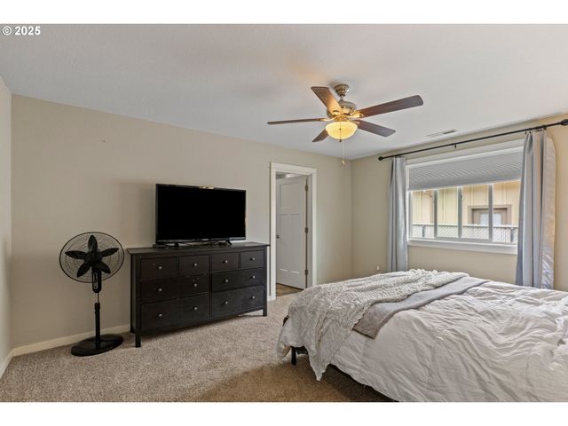 409 S STATE St, Sutherlin, OR 97479