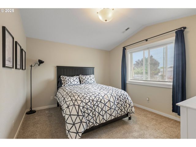 409 S STATE St, Sutherlin, OR 97479