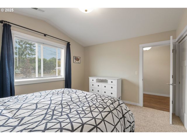 409 S STATE St, Sutherlin, OR 97479