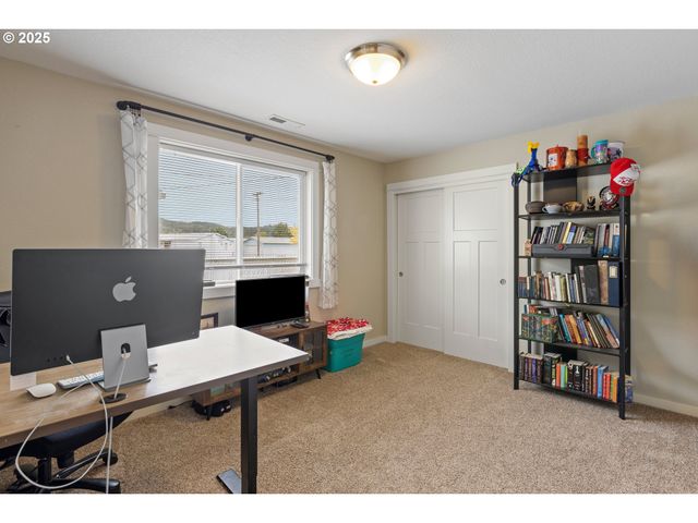 409 S STATE St, Sutherlin, OR 97479