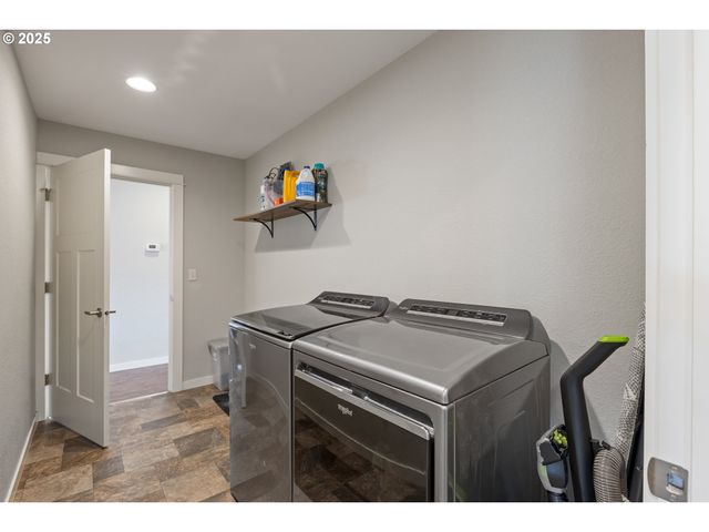 409 S STATE St, Sutherlin, OR 97479