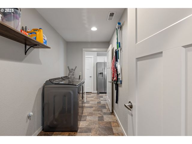 409 S STATE St, Sutherlin, OR 97479