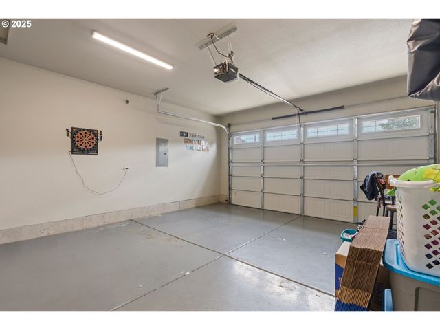 409 S STATE St, Sutherlin, OR 97479