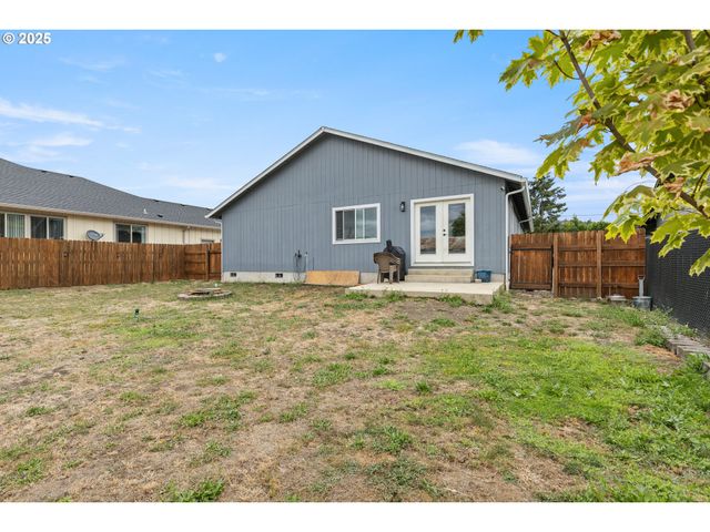 409 S STATE St, Sutherlin, OR 97479
