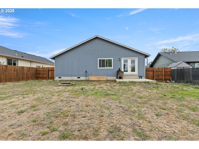 409 S STATE St, Sutherlin, OR 97479