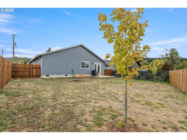 409 S STATE St, Sutherlin, OR 97479