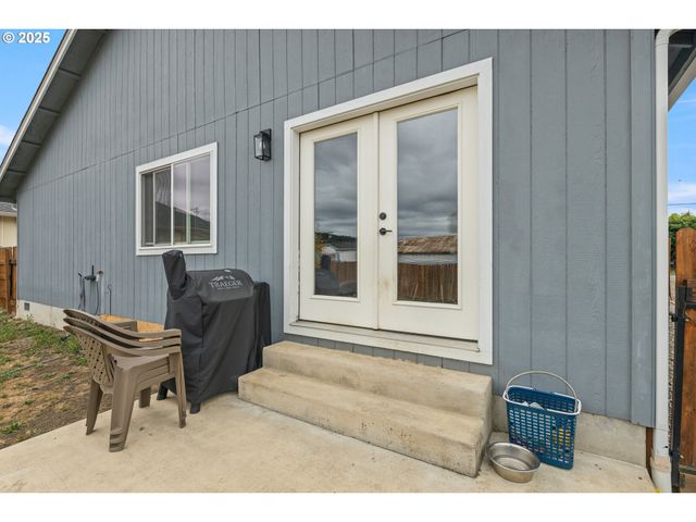 409 S STATE St, Sutherlin, OR 97479