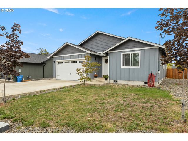 409 S STATE St, Sutherlin, OR 97479