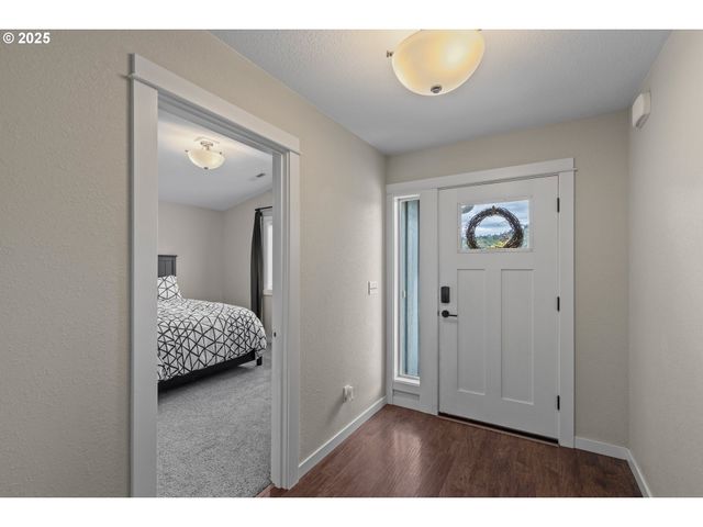 409 S STATE St, Sutherlin, OR 97479