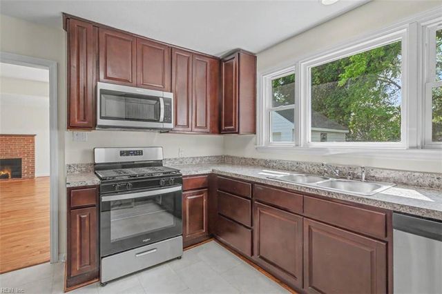 213 Brooke DR, Hampton, VA 23663