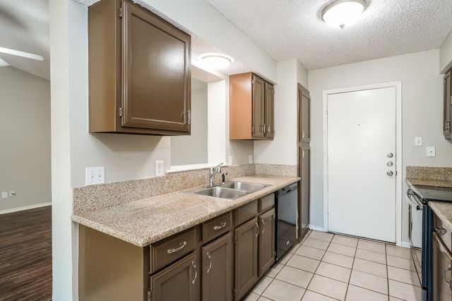 6117 Autumn Springs Drive, Arlington, TX 76001