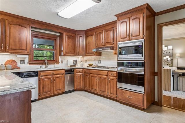 3 Carmines CT, Poquoson, VA 23662