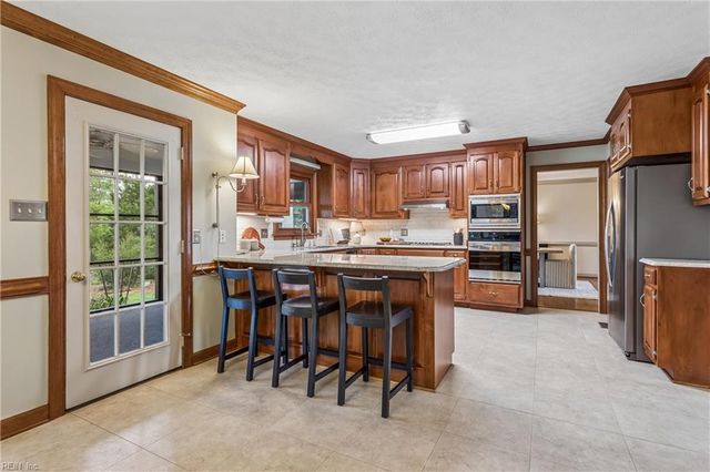 3 Carmines CT, Poquoson, VA 23662