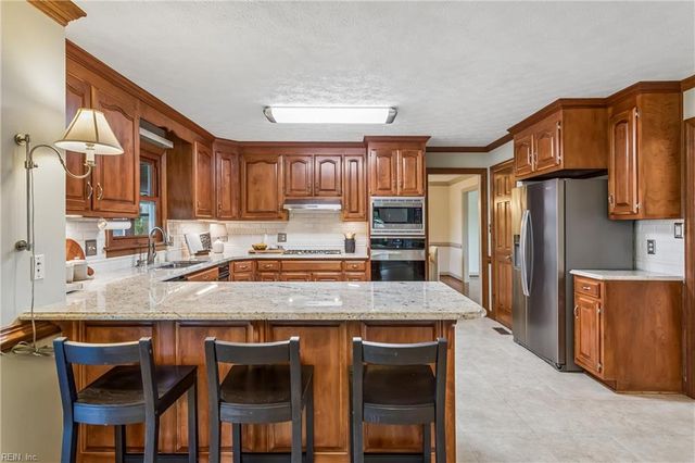 3 Carmines CT, Poquoson, VA 23662