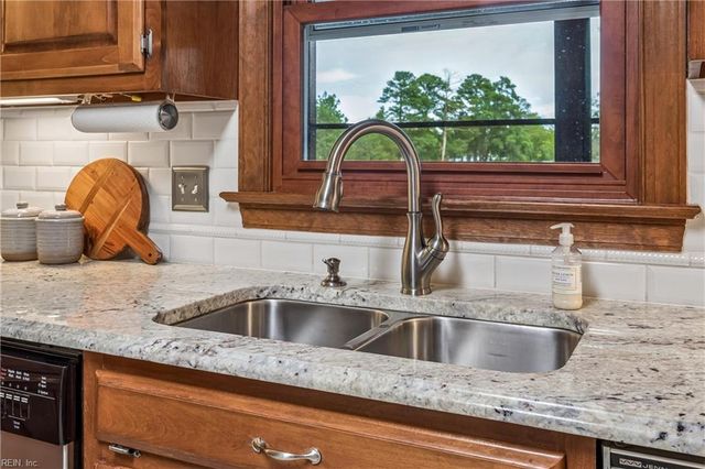 3 Carmines CT, Poquoson, VA 23662