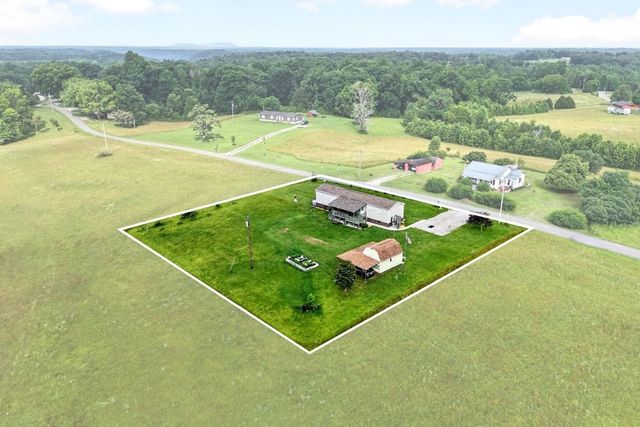 175 Humphrey Rd, Walling, TN 38587