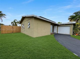 2498 NW 98th Ln, Sunrise, FL 33322