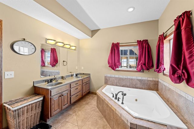 1140 W Hidden Springs Rd, Salina, KS 67401