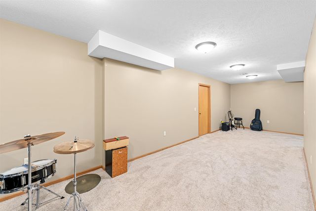 1140 W Hidden Springs Rd, Salina, KS 67401